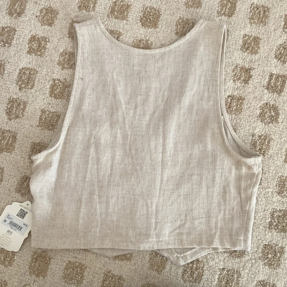 NWT Altar’d State small cropped sleeveless vest top - Picture 2 of 5